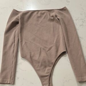 Off-Shoulder Ribbed Bodysuit in Taupe